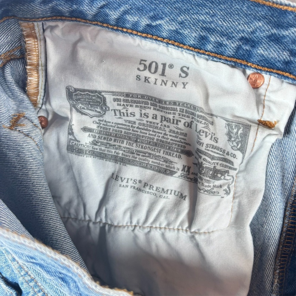 VTG Levis 501 Short Jeans Women 14 Skinny Distressed Big E Light Wash Button Fly - Picture 10 of 10